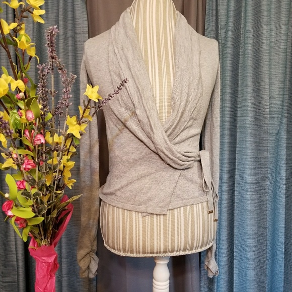 Guess Sweaters - 🌻🌺🌻GUESS SWEATER WRAP W/ ROUCHED SLEEVES!!